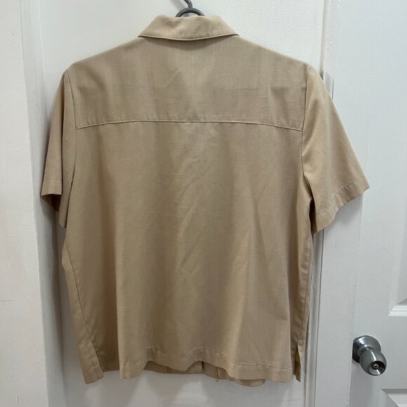 Tan short sleeve button down with pockets - Picture 4 of 6
